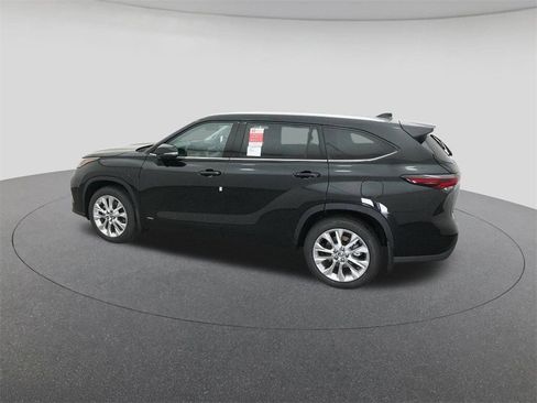 New 2026 Toyota Highlander Limited image 4