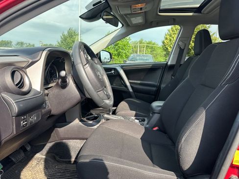 Used 2018 Toyota RAV4 XLE AWD/4WD image 10