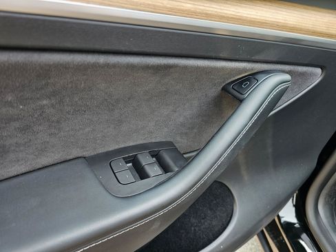 Used 2022 Tesla Model Y Long Range AWD/4WD image 20