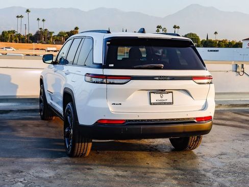 New 2025 Jeep Grand Cherokee Altitude image 7