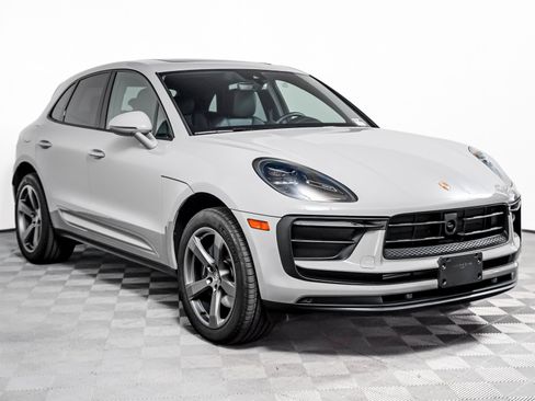 Certified 2026 Porsche Macan AWD/4WD image 8