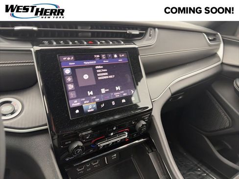 Used 2023 Jeep Grand Cherokee L Laredo image 9