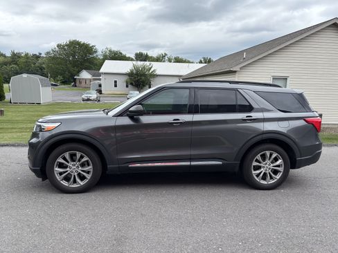 Used 2020 Ford Explorer XLT w/ Equipment Group 202A RWD image 6