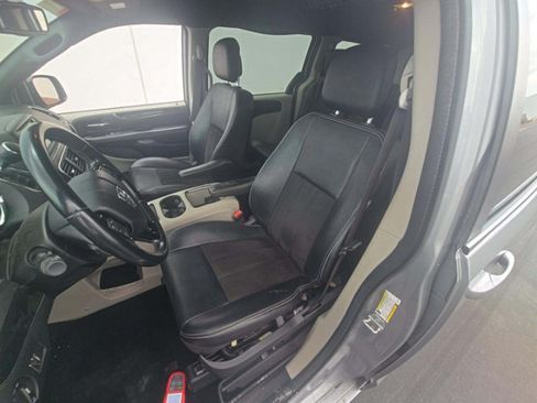 Used 2019 Dodge Grand Caravan SXT FWD image 5