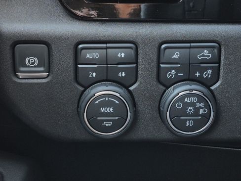 Used 2025 Chevrolet Silverado 1500 LTZ w/ Technology Package image 24