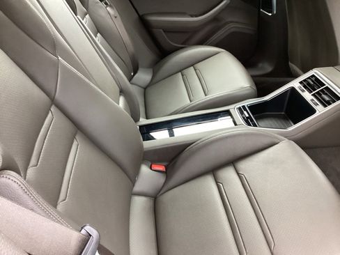 Used 2021 Porsche Panamera image 6