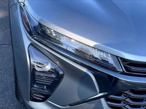 Used 2025 Chevrolet Trax RS w/ Sunroof Package image 30