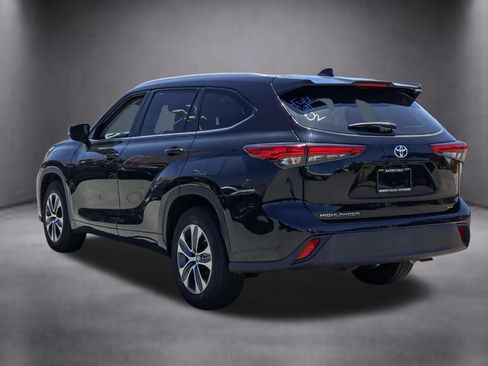 Used 2023 Toyota Highlander XLE FWD image 6