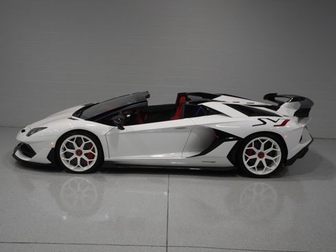 Used 2020 Lamborghini Aventador SVJ AWD/4WD image 40