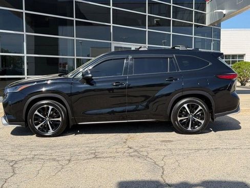 Used 2022 Toyota Highlander XSE FWD image 7