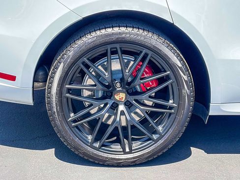 Used 2023 Porsche Macan GTS AWD/4WD image 10