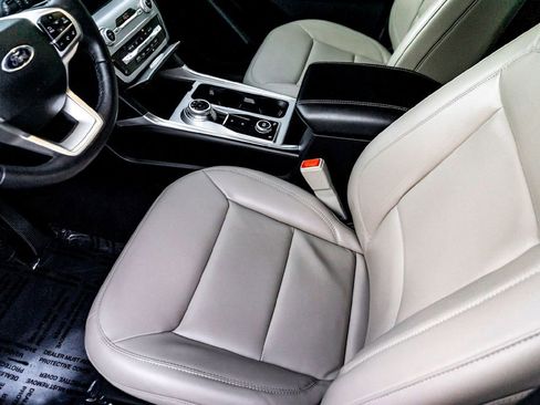 Used 2023 Ford Explorer XLT w/ Equipment Group 202A AWD/4WD image 14