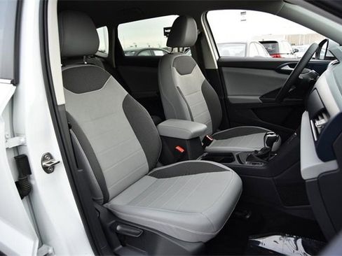 Certified 2023 Volkswagen Taos SE image 19