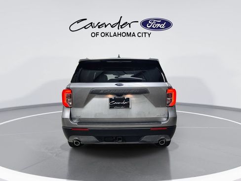 Used 2023 Ford Explorer XLT w/ Equipment Group 202A AWD/4WD image 7