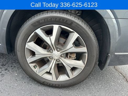 Used 2022 Hyundai Palisade Limited w/ Winter Package FWD image 12
