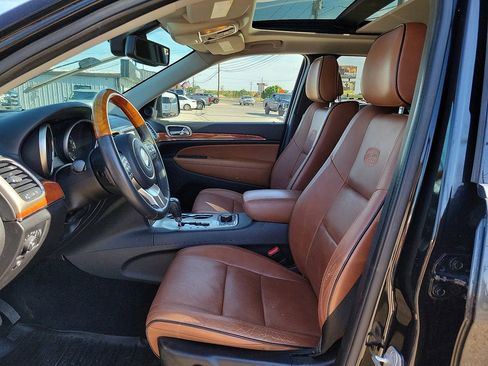 Used 2013 Jeep Grand Cherokee Overland w/ Advance Technology Group AWD/4WD image 19