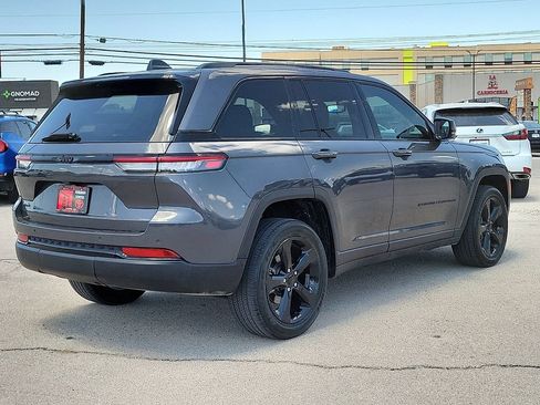 Used 2023 Jeep Grand Cherokee Altitude AWD/4WD image 4