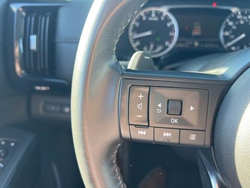 Used 2024 Nissan Pathfinder SV image 13