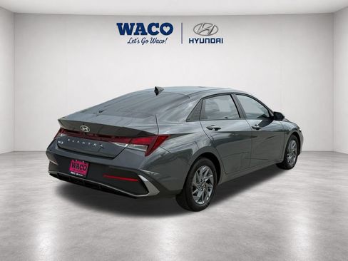 Used 2024 Hyundai Elantra SEL FWD image 8