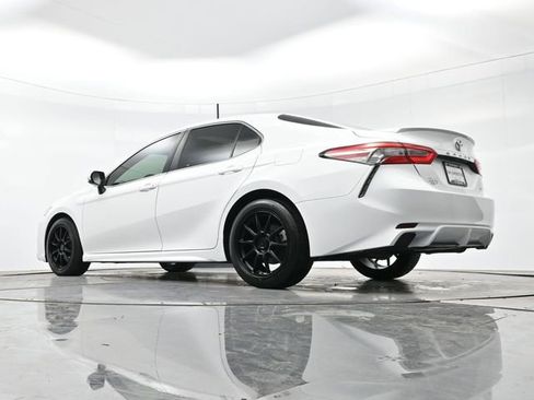 Used 2018 Toyota Camry SE w/ Moonroof Package image 29