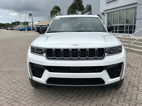 New 2026 Jeep Grand Cherokee L Limited w/ Luxury Tech Group II AWD/4WD image 4