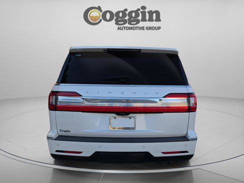 Used 2019 Lincoln Navigator Reserve AWD/4WD image 4
