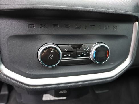 Used 2025 Ford Expedition Active AWD/4WD image 21