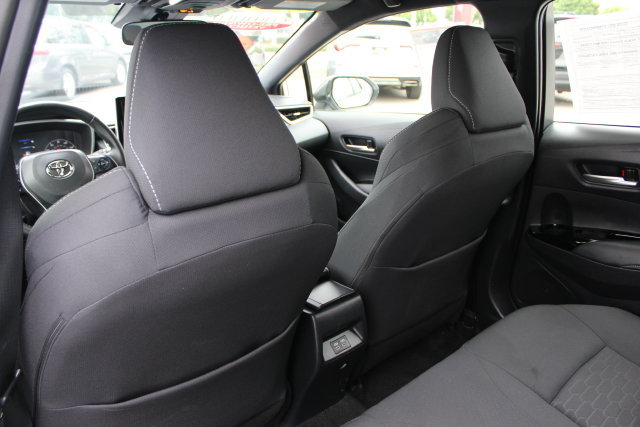 Certified 2025 Toyota Corolla Hatchback w/ SE Package FWD image 31