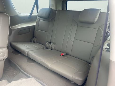 Used 2019 Chevrolet Suburban LT w/ Luxury Package RWD image 14
