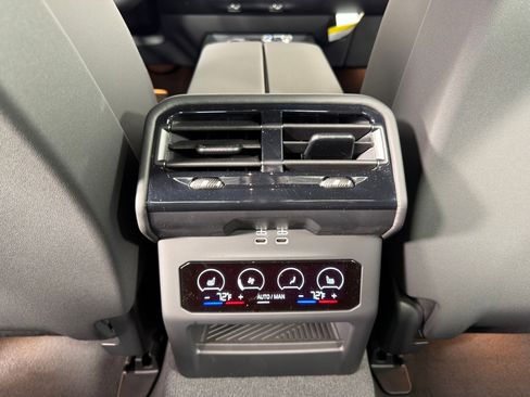 New 2026 BMW 550e xDrive image 29