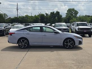 Used 2025 Nissan Altima 2.5 SR w/ SR Premium Package video 4