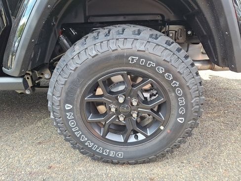 New 2025 Jeep Gladiator Sport image 4