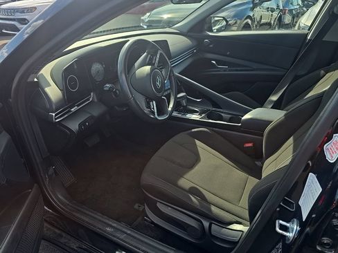 Used 2025 Hyundai Elantra SEL FWD image 7