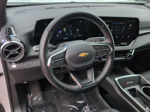 Used 2025 Chevrolet Equinox LT w/ Convenience Package II FWD image 4