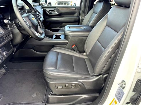 Used 2024 Chevrolet Suburban LT image 12