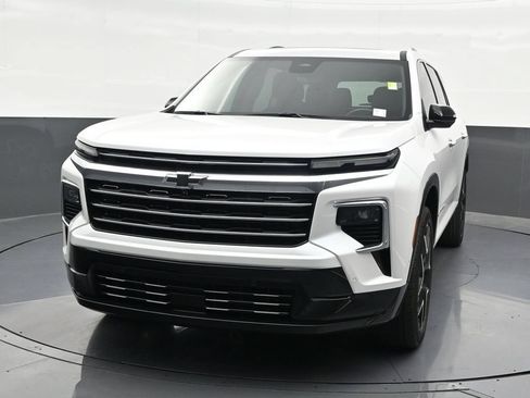 Used 2025 Chevrolet Traverse High Country FWD image 9