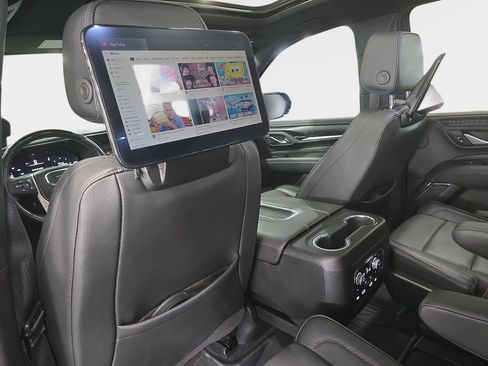 Used 2024 GMC Yukon XL Denali w/ Advanced Technology Package AWD/4WD image 12
