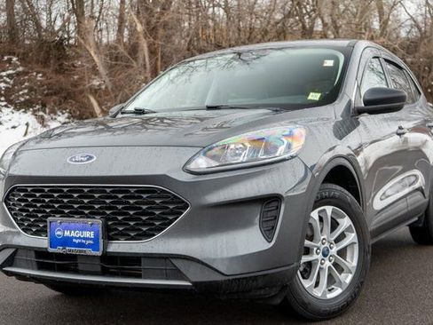 Used 2022 Ford Escape SE w/ Cold Weather Package AWD/4WD image 1