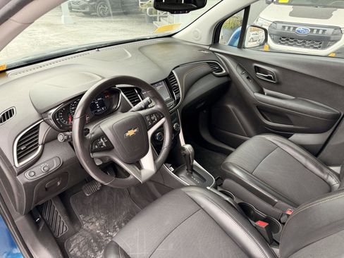 Used 2020 Chevrolet Trax LT w/ LT Convenience Package image 12