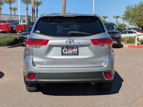 Used 2017 Toyota Highlander Limited image 5