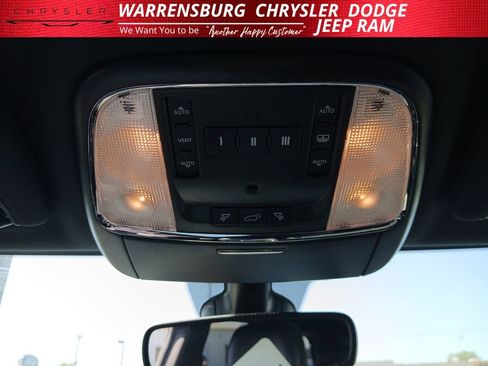 Used 2017 Jeep Grand Cherokee Limited w/ Luxury Group II AWD/4WD image 28