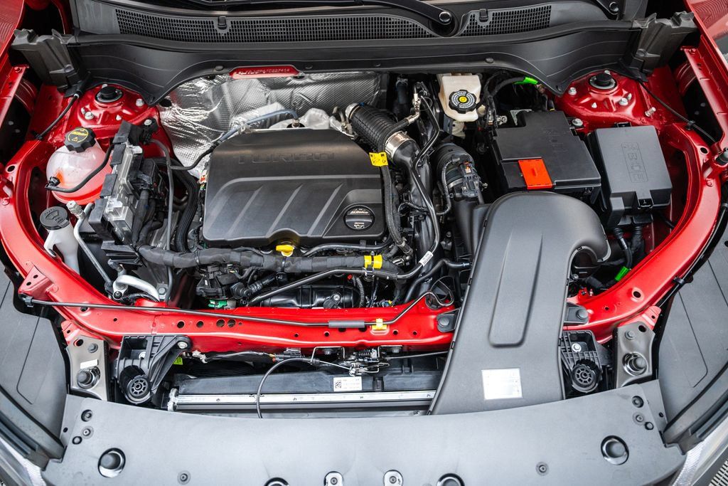 New 2026 Chevrolet Trax LT w/ Sunroof Package FWD image 18