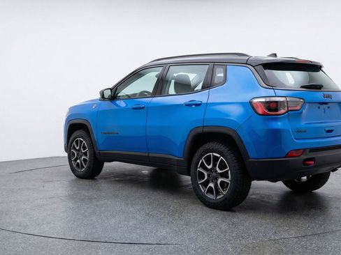 Used 2025 Jeep Compass Trailhawk AWD/4WD image 6