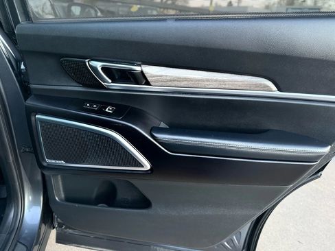 Used 2020 Kia Telluride SX w/ SX Prestige Package image 26