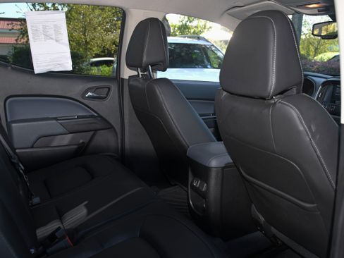 Used 2022 Chevrolet Colorado Z71 w/ Z71 Midnight Edition image 18