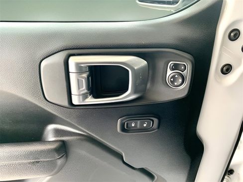 Used 2022 Jeep Gladiator Sport image 12