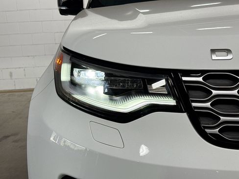 Used 2024 Land Rover Discovery Metropolitan Edition image 10