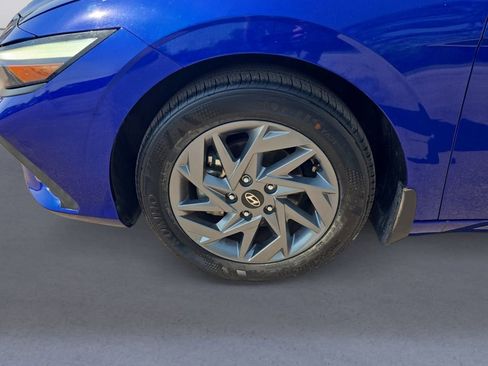 Used 2024 Hyundai Elantra SEL FWD image 9