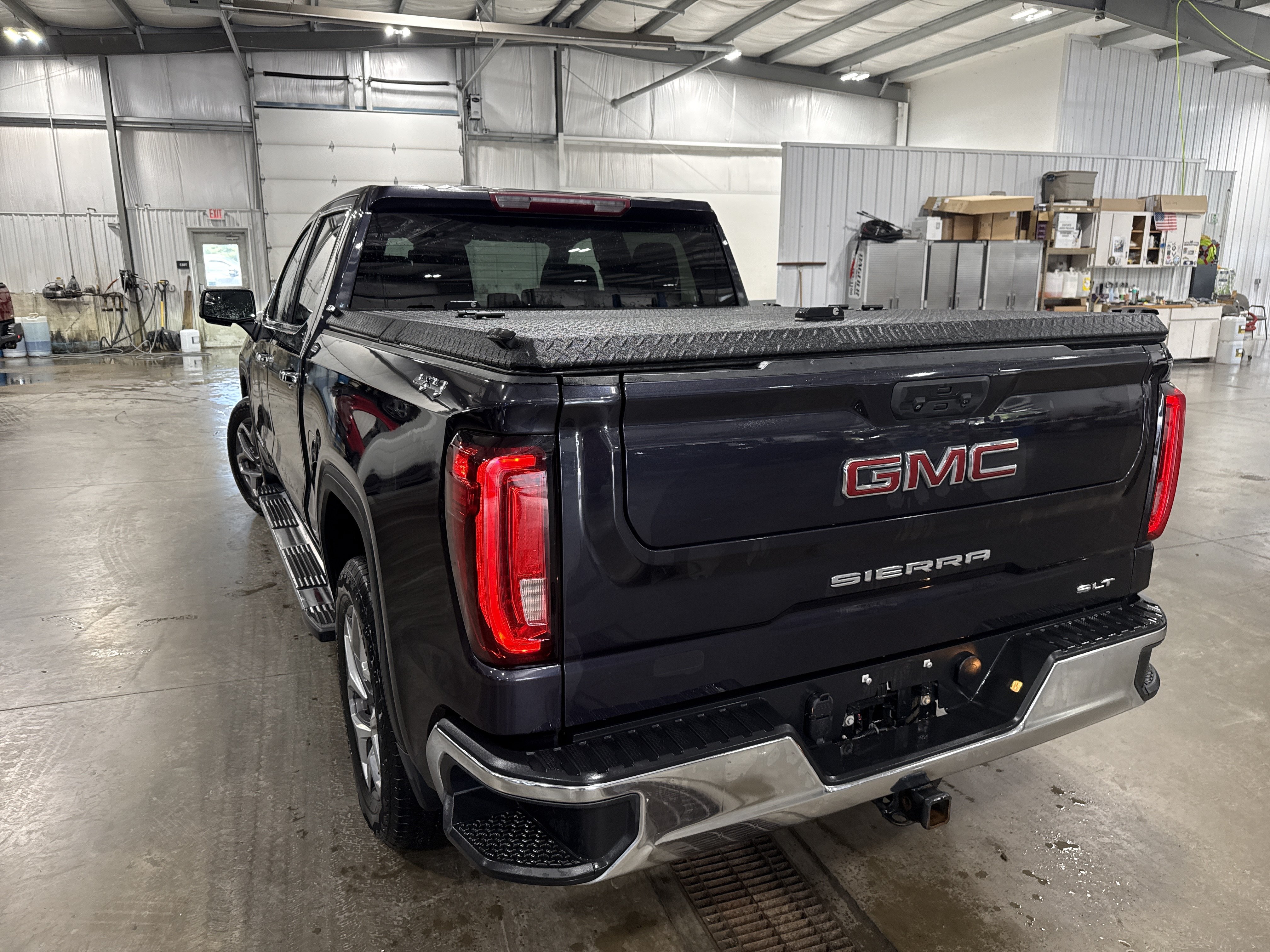 Used 2022 GMC Sierra 1500 SLT w/ SLT Premium Package AWD/4WD image 4