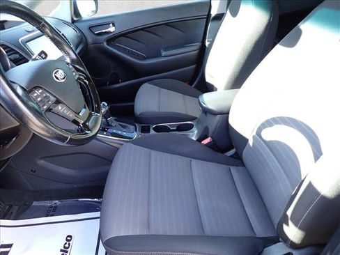 Used 2017 Kia Forte S image 10